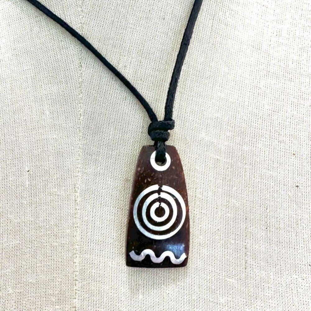 Coconut shell carved pendant necklace